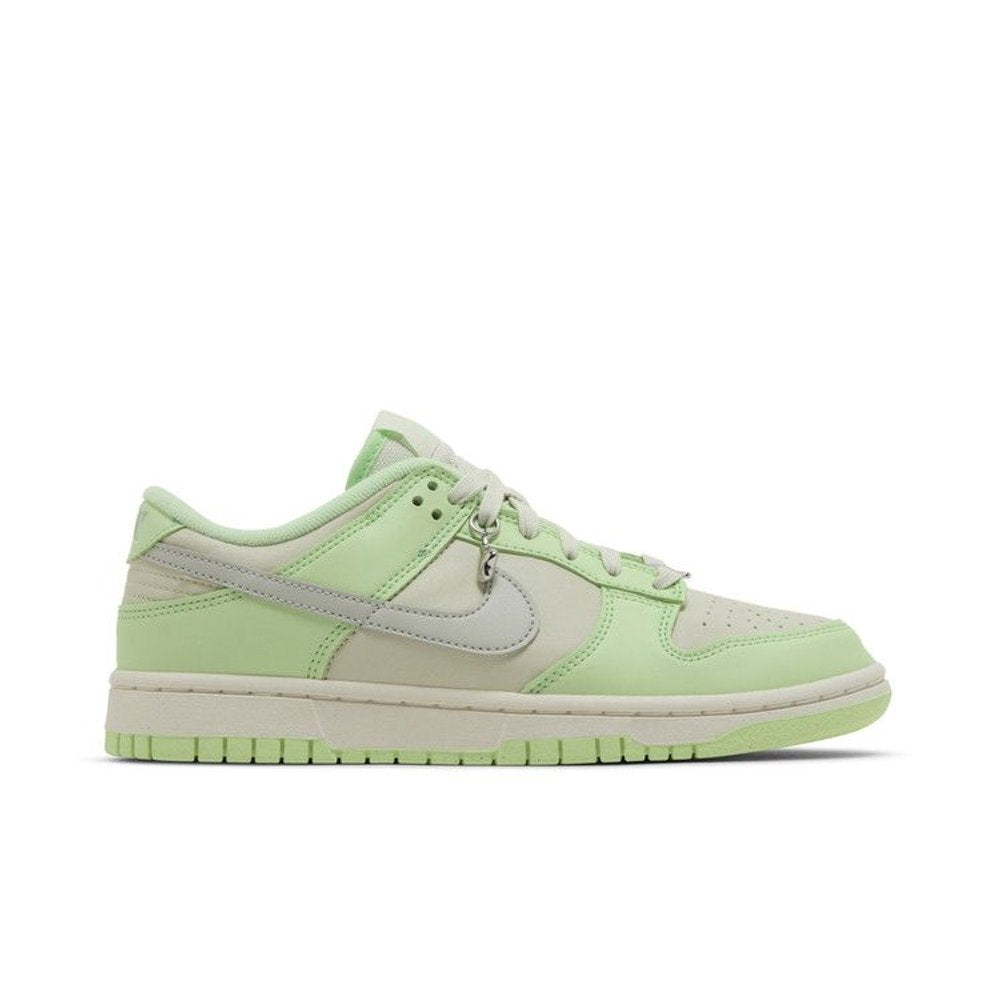 Nike Dunk Low SE Next Nature Sea Glass (Women's) – boční pohled | Purekickz