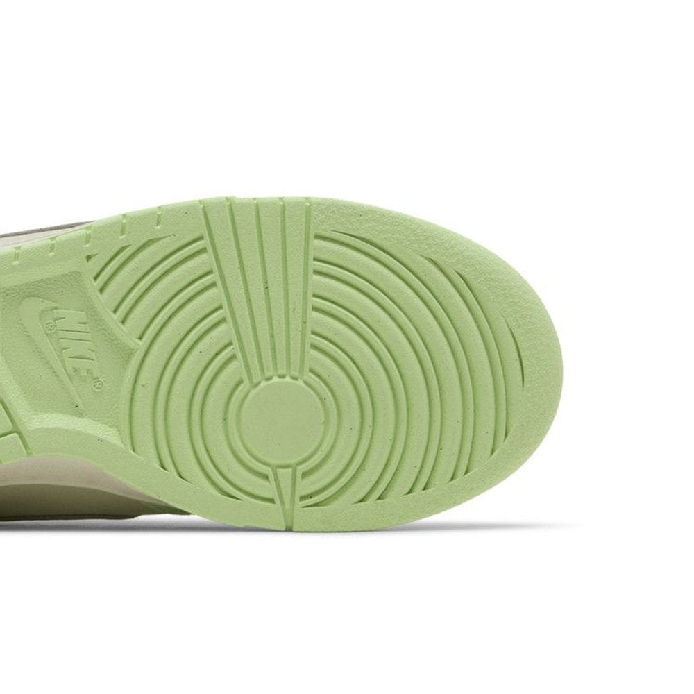 Nike Dunk Low SE Next Nature Sea Glass (Women's) – pohled shora | Purekickz