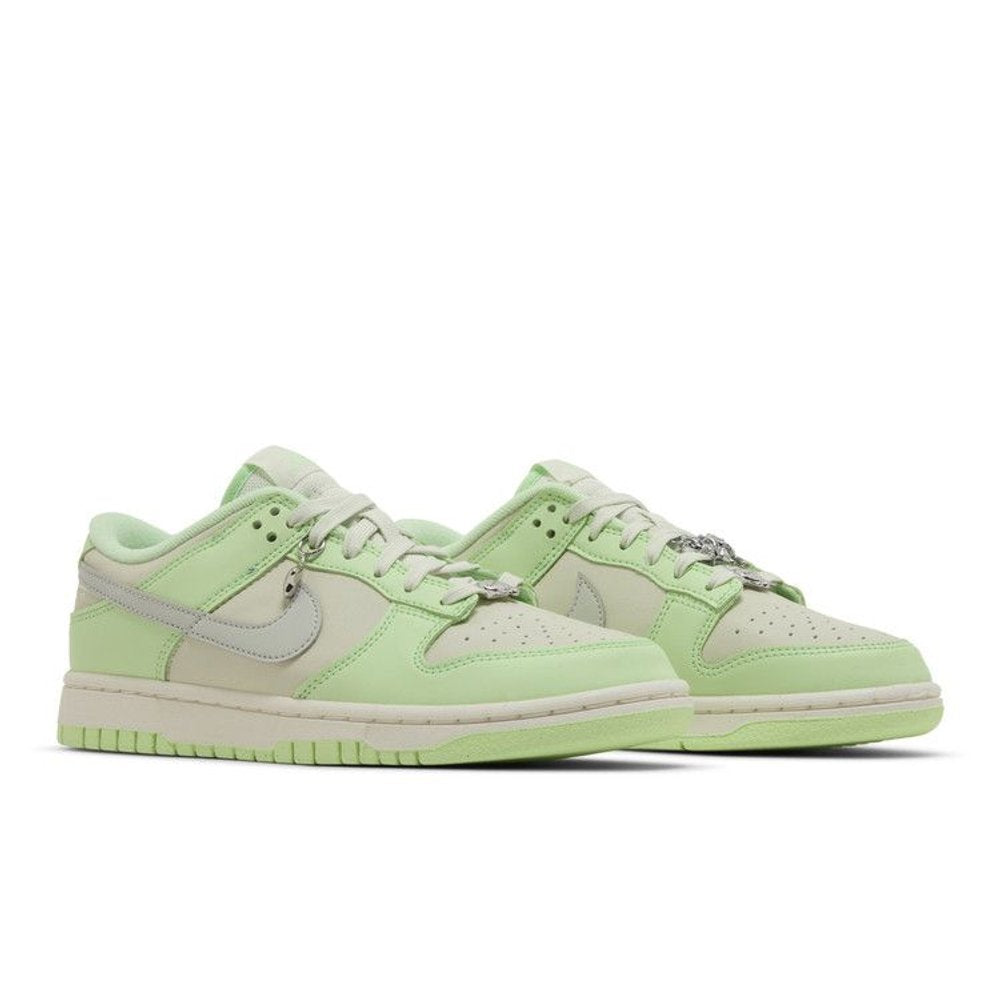 Nike Dunk Low SE Next Nature Sea Glass (Women's) – lifestyle foto | Purekickz