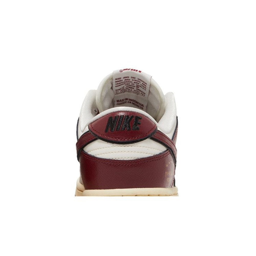 Nike Dunk Low SE Sisterhood Sail Team Red (W) – detail materiálu | Purekickz