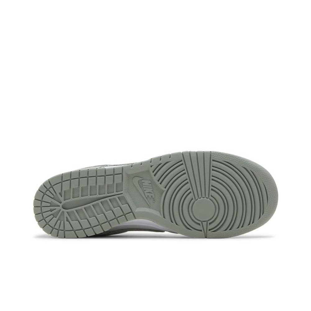 Nike Dunk Low SE White Light Pumice – zadní pohled | Purekickz
