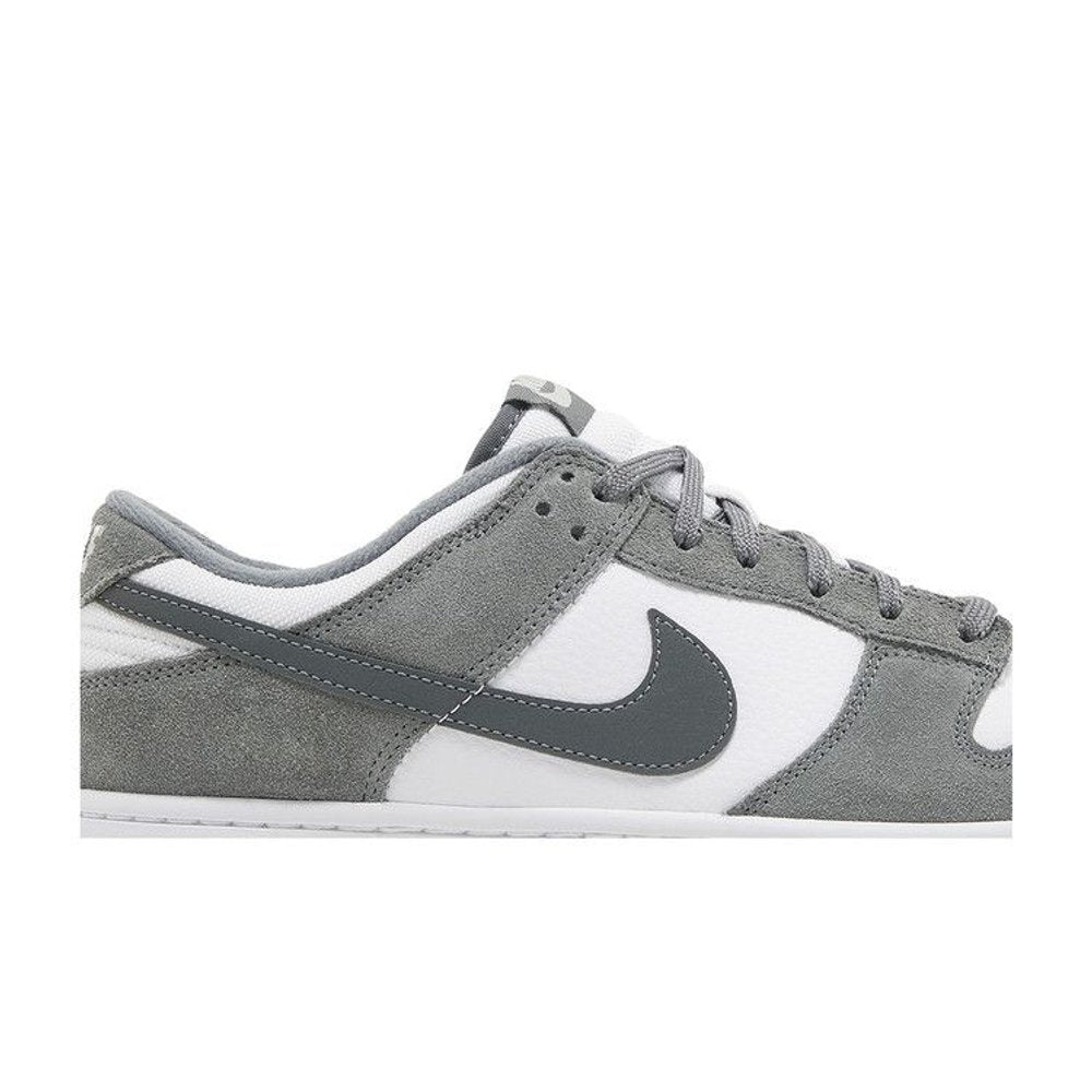 Nike Dunk Low Smoke Grey Gum 3M Swoosh – detail | Purekickz