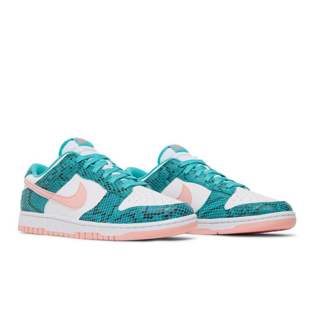 Nike Dunk Low Snakeskin Washed Teal Bleached Coral – lifestyle foto | Purekickz