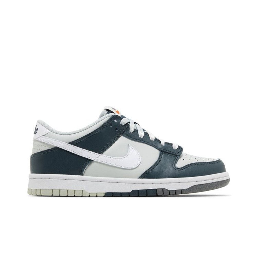 Nike Dunk Low Split Deep Jungle (GS) – boční pohled | Purekickz