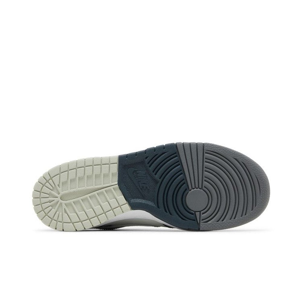Nike Dunk Low Split Deep Jungle (GS) – zadní pohled | Purekickz