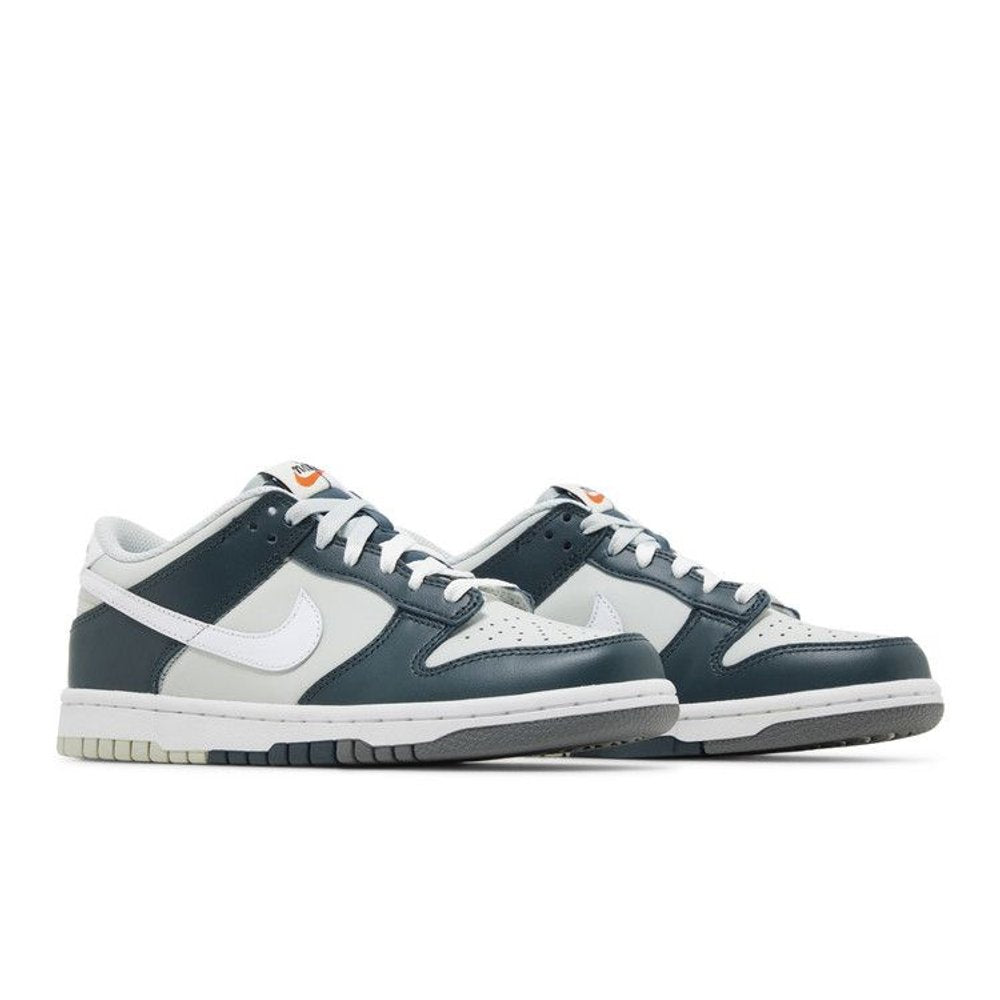Nike Dunk Low Split Deep Jungle (GS) – lifestyle foto | Purekickz