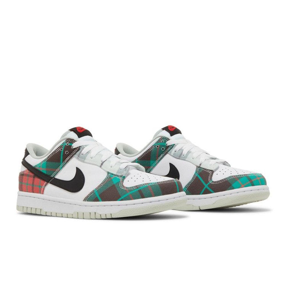 Nike Dunk Low Tartan Plaid (GS) – lifestyle foto | Purekickz