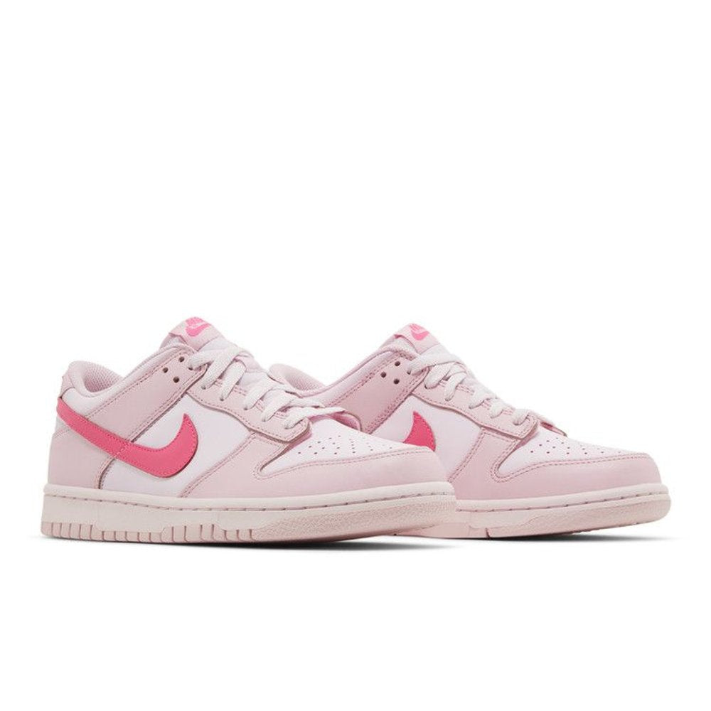 Nike Dunk Low Triple Pink (GS) – lifestyle foto | Purekickz
