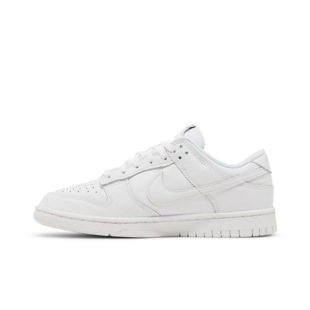 Nike Dunk Low Triple White (2021) (W) – hlavní pohled | Purekickz
