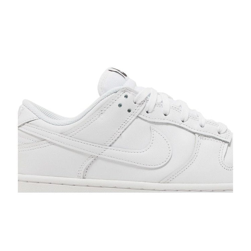 Nike Dunk Low Triple White (2021) (W) – detail | Purekickz
