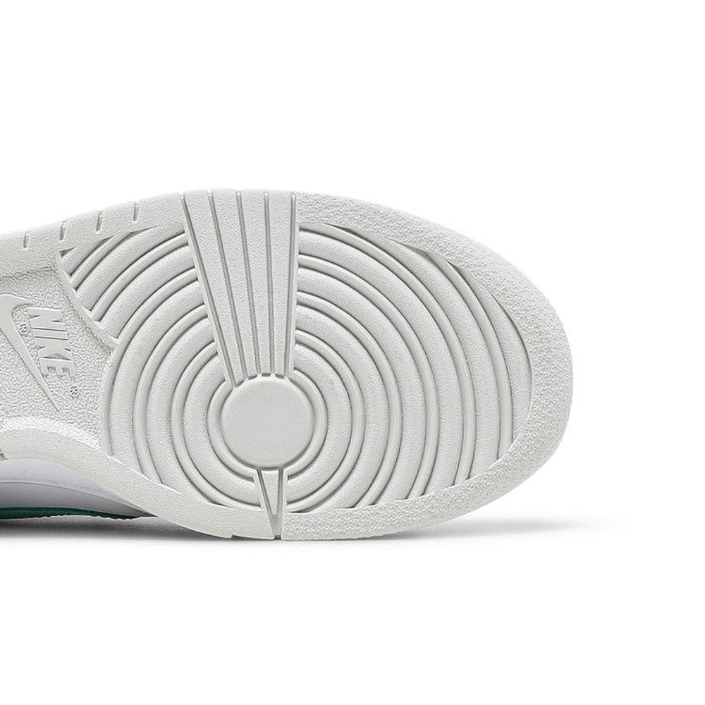 Nike Dunk Low Tropical Twist (GS) – pohled shora | Purekickz