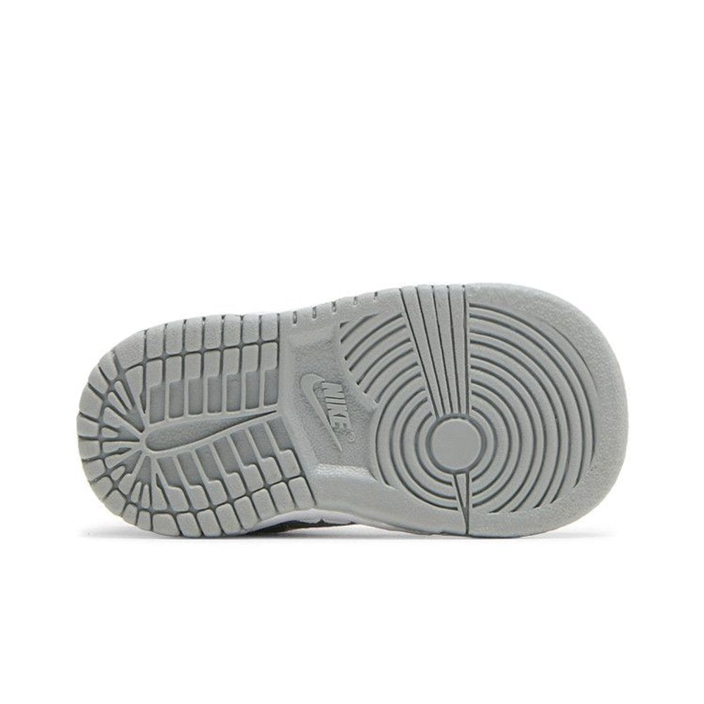 Nike Dunk Low Two-Toned Grey – zadní pohled | Purekickz