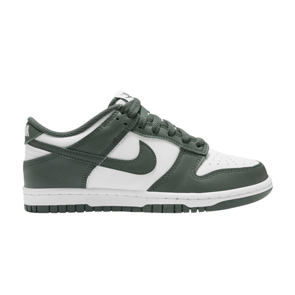 Nike Dunk Low Vintage Green (GS) – boční pohled | Purekickz