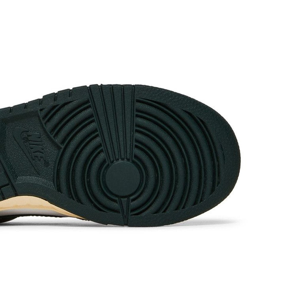 Nike Dunk Low Vintage Green (W) – pohled shora | Purekickz