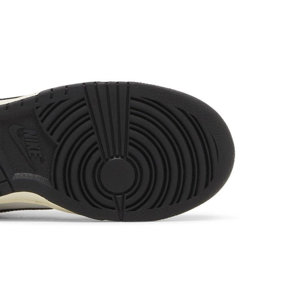 Nike Dunk Low Vintage Panda (W) – pohled shora | Purekickz