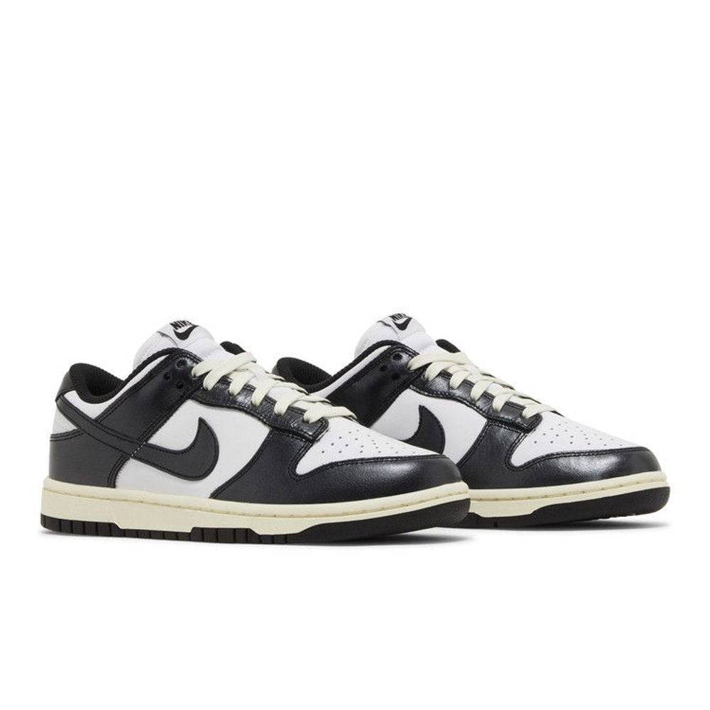 Nike Dunk Low Vintage Panda (W) – lifestyle foto | Purekickz