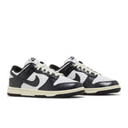 Nike Dunk Low Vintage Panda (W) – lifestyle foto | Purekickz