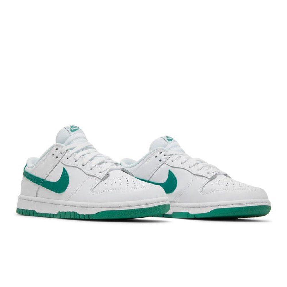 Nike Dunk Low White Green Noise (W) – lifestyle foto | Purekickz
