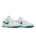 Nike Dunk Low White Green Noise (W) – lifestyle foto | Purekickz