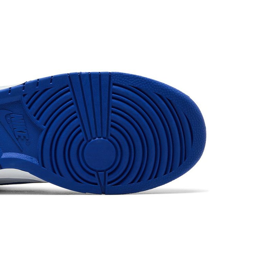 Nike Dunk Low White Hyper Royal (2025) – pohled shora | Purekickz