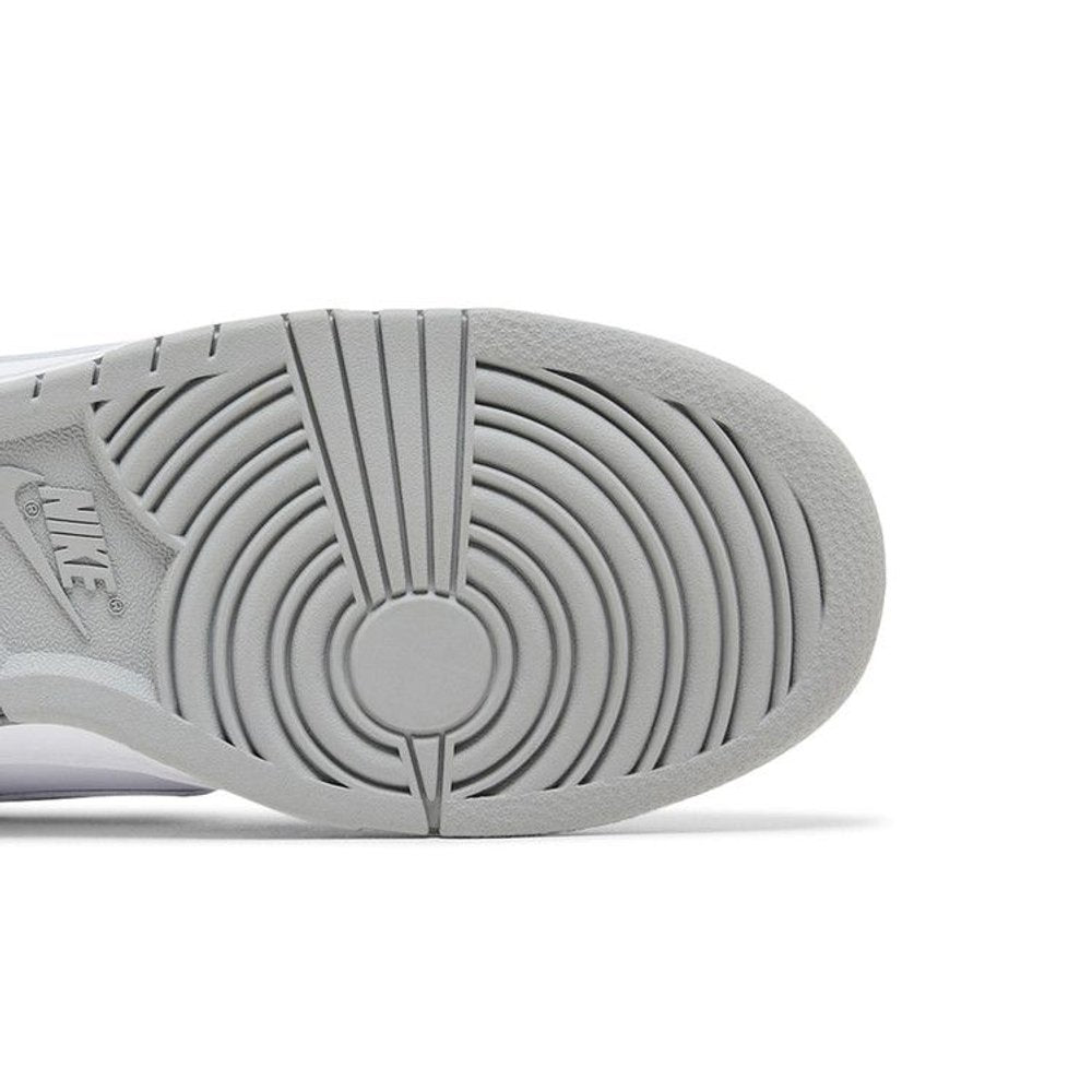 Nike Dunk Low White Light Smoke Grey – pohled shora | Purekickz