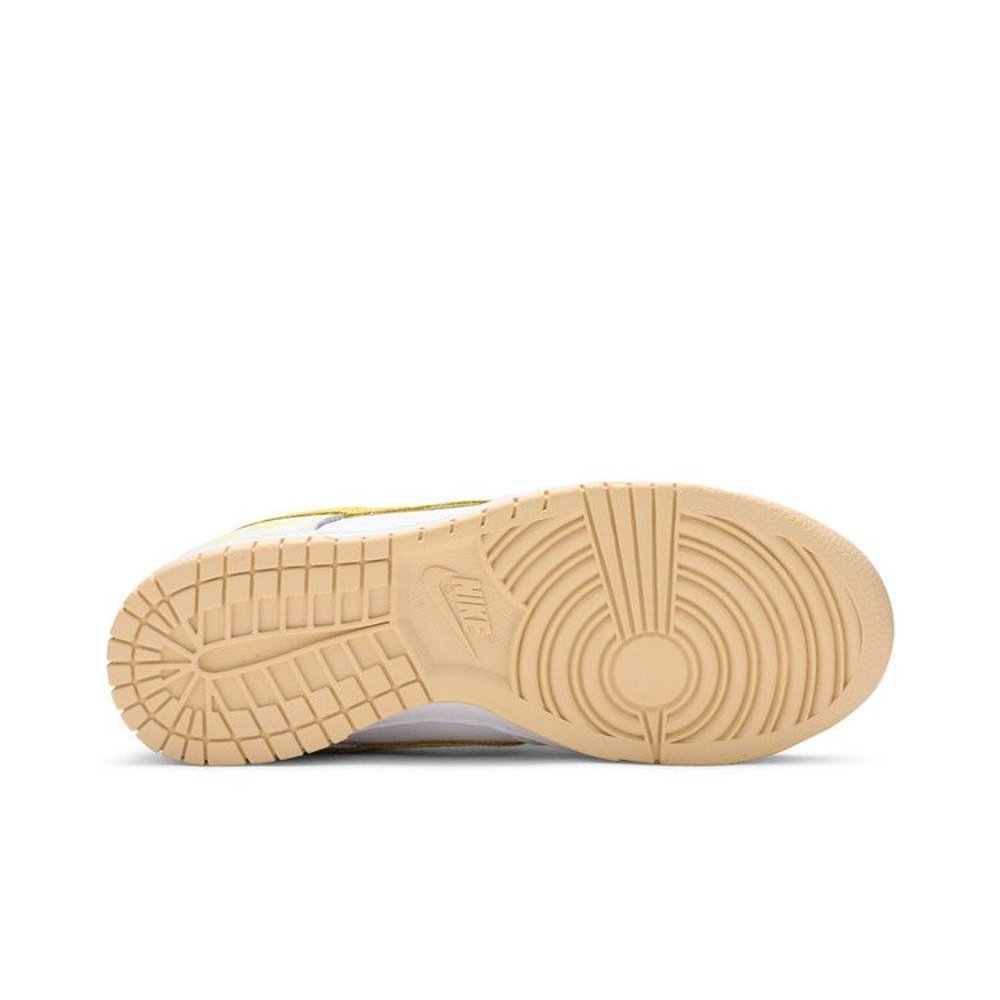 Nike Dunk Low Yellow Strike – zadní pohled | Purekickz