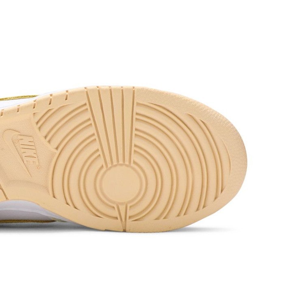 Nike Dunk Low Yellow Strike – pohled shora | Purekickz