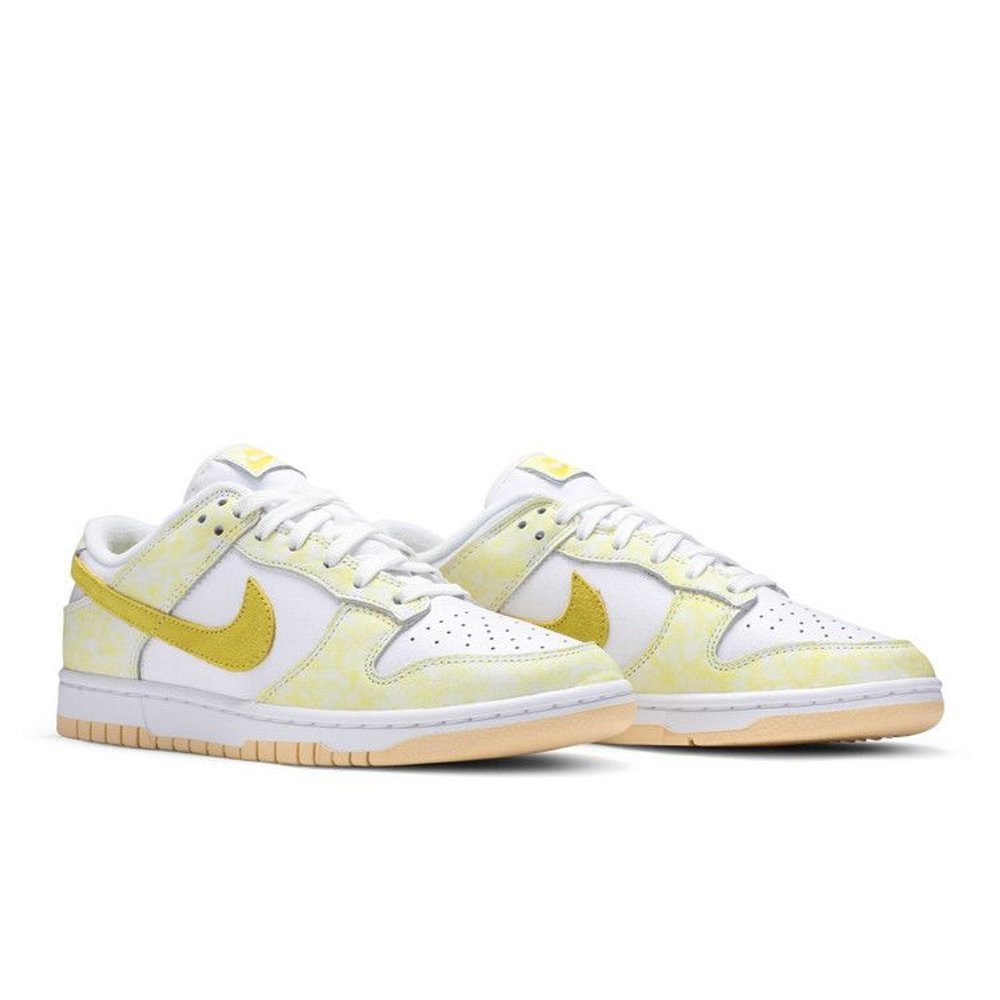 Nike Dunk Low Yellow Strike – lifestyle foto | Purekickz