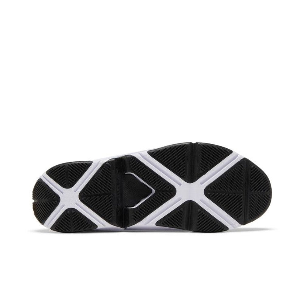 Nike Go FlyEase Black White (W) – zadní pohled | Purekickz