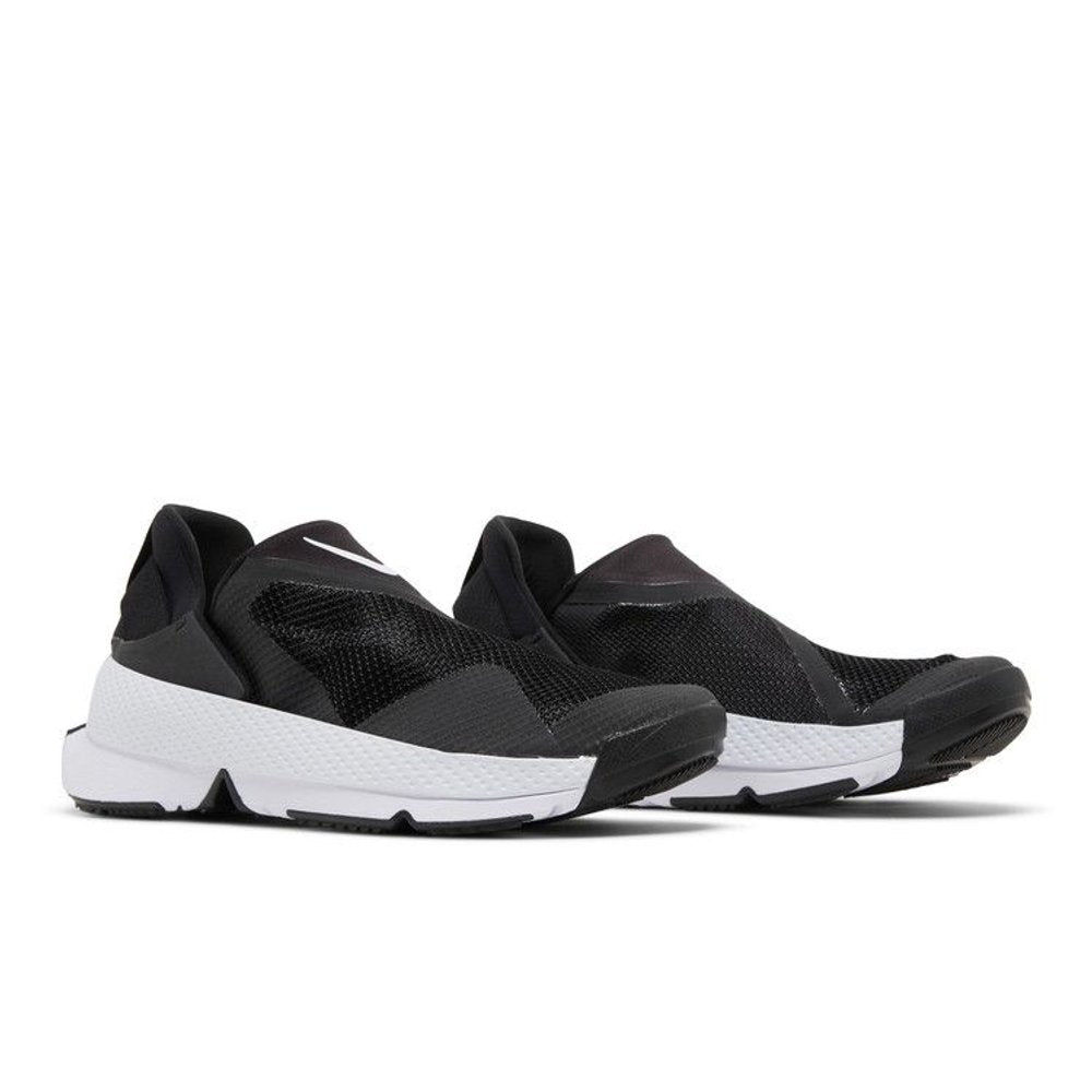 Nike Go FlyEase Black White (W) – lifestyle foto | Purekickz