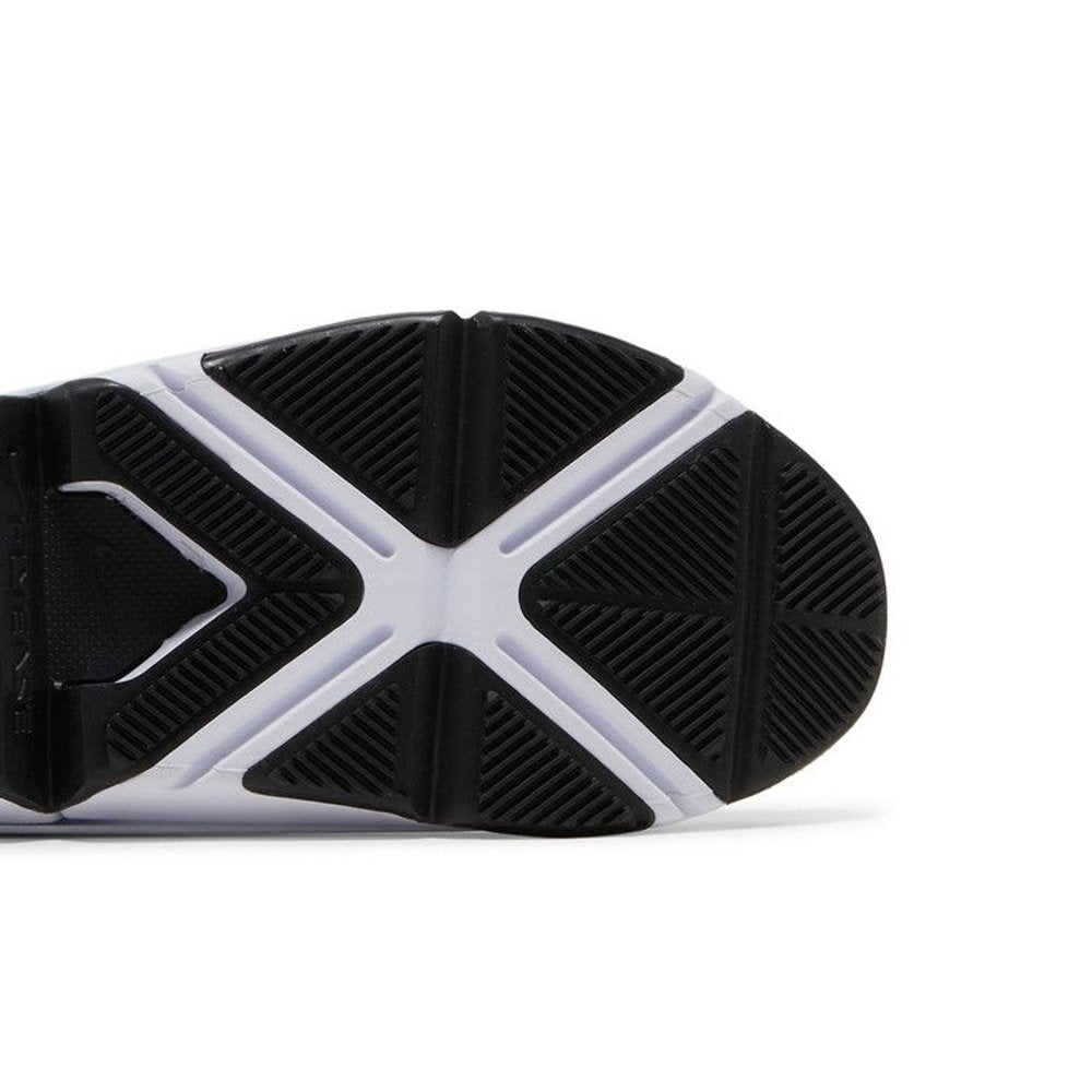 Nike Go FlyEase White Black (W) – pohled shora | Purekickz