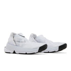 Nike Go FlyEase White Black (W) – lifestyle foto | Purekickz