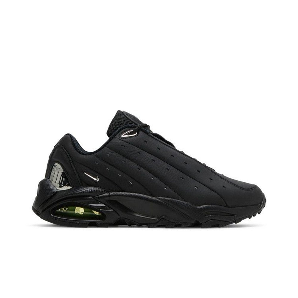 Nike Hot Step Air Terra Drake NOCTA Triple Black – boční pohled | Purekickz