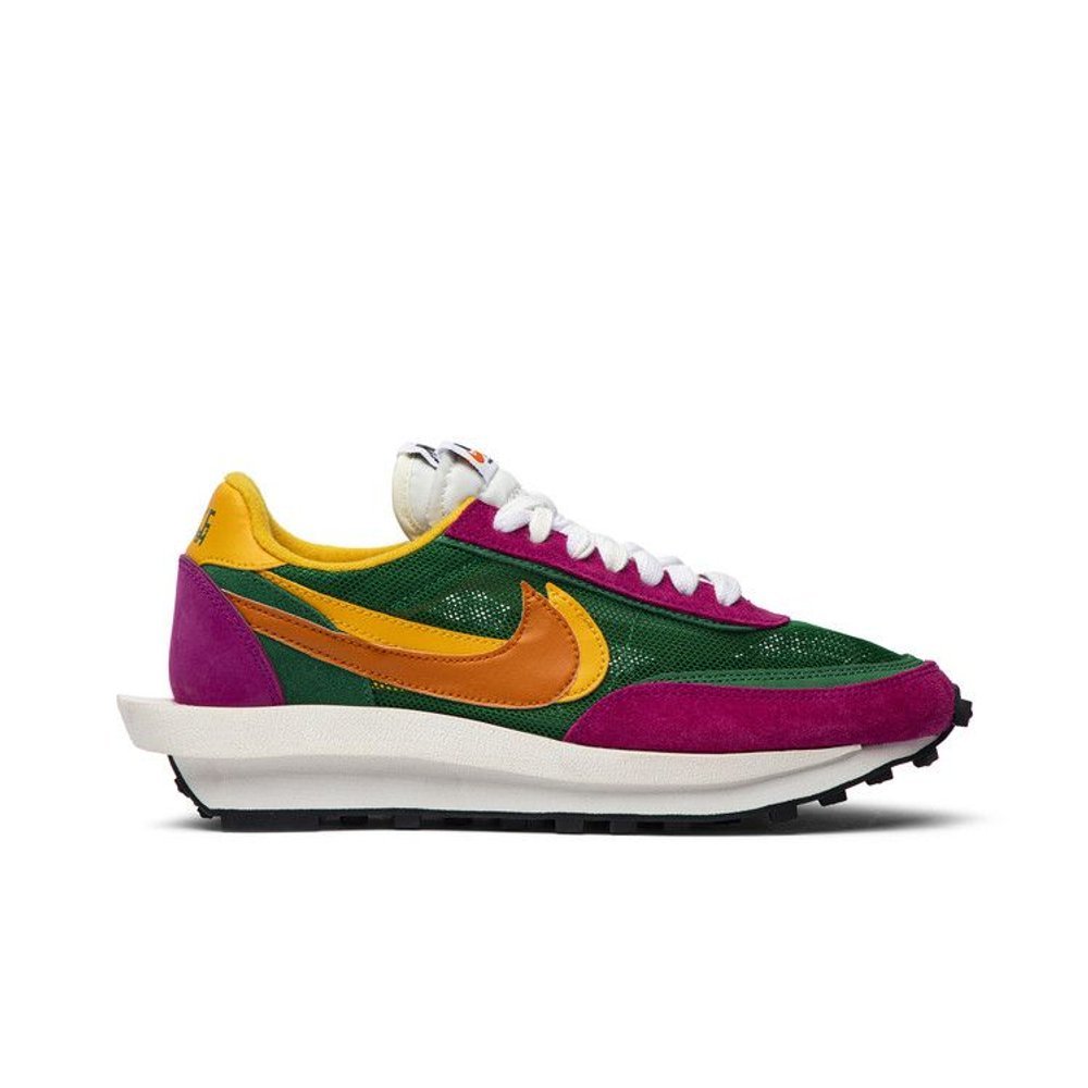 Nike LD Waffle sacai Pine Green – boční pohled | Purekickz