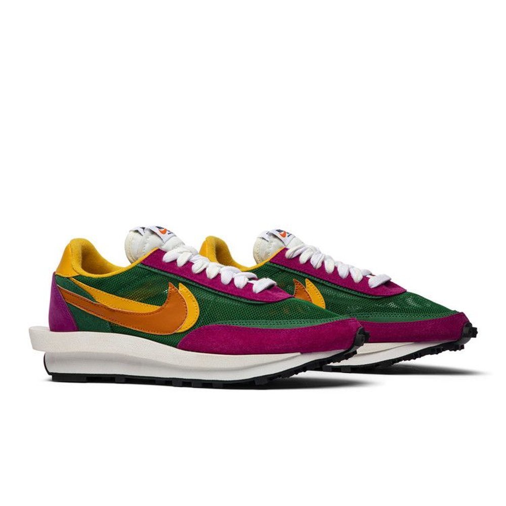 Nike LD Waffle sacai Pine Green – lifestyle foto | Purekickz
