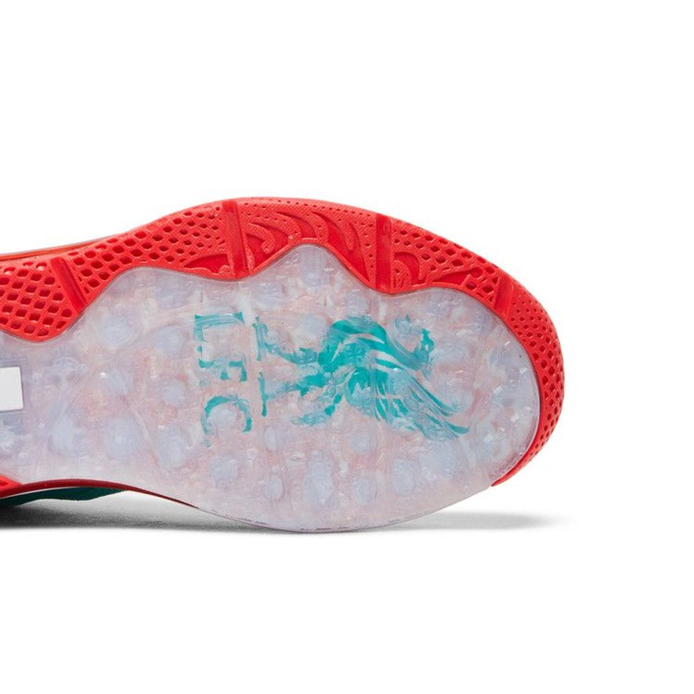 Nike LeBron 9 Low Reverse Liverpool – pohled shora | Purekickz