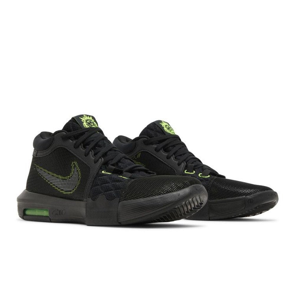 Nike LeBron Witness 8 'Black Volt' – lifestyle foto | Purekickz