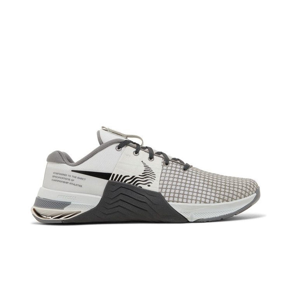 Nike Metcon 8 Photon Dust Anthracite – boční pohled | Purekickz