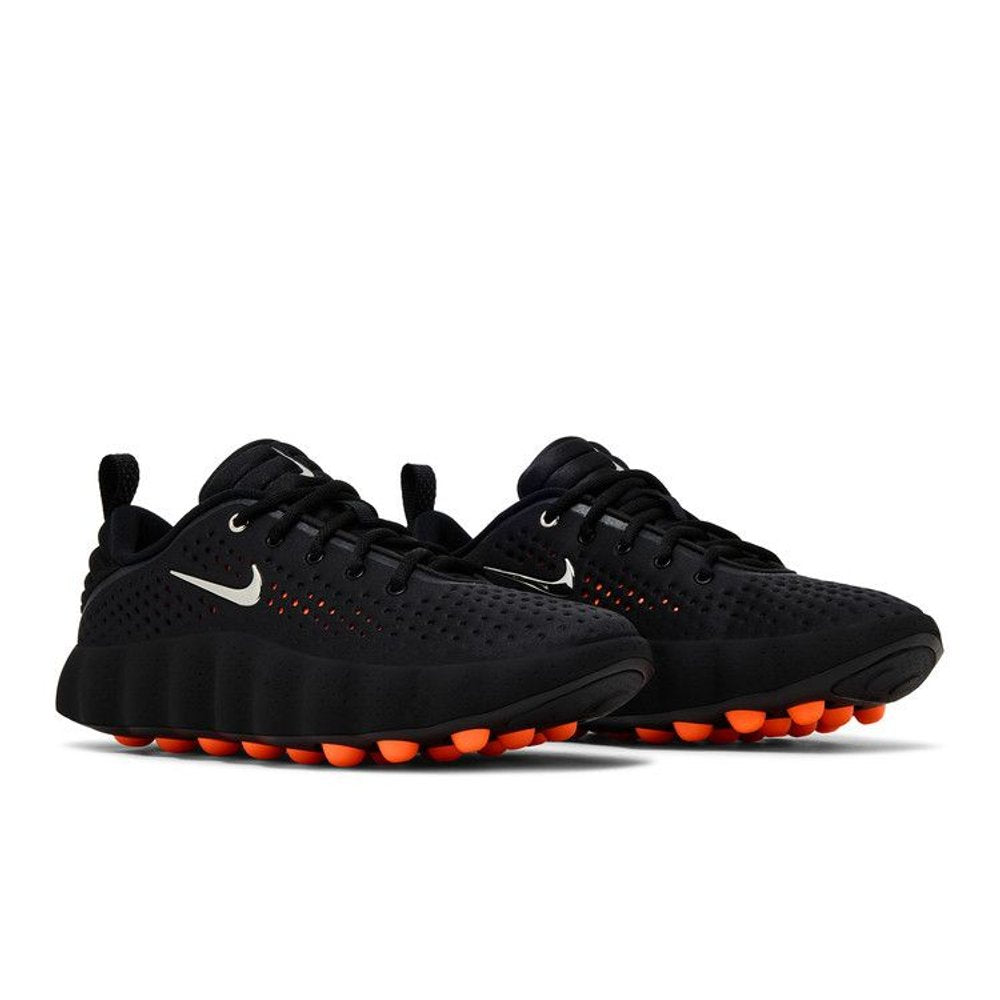 Nike Mind 002 Black Chrome (W) – lifestyle foto | Purekickz