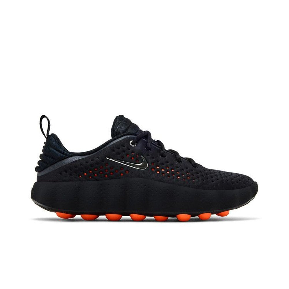 Nike Mind 002 Black Hyper Crimson – boční pohled | Purekickz