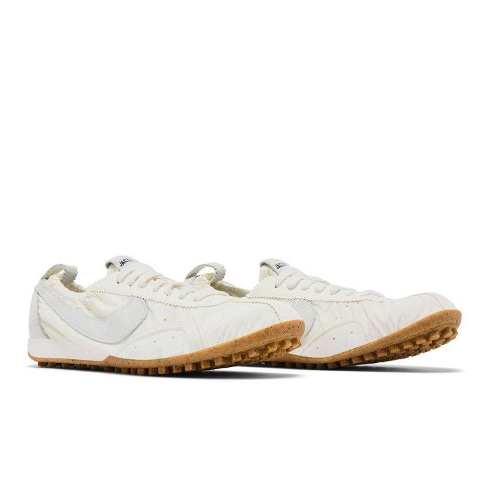 Nike Moon Shoe SP Jacquemus Soft Pearl (W) – lifestyle foto | Purekickz