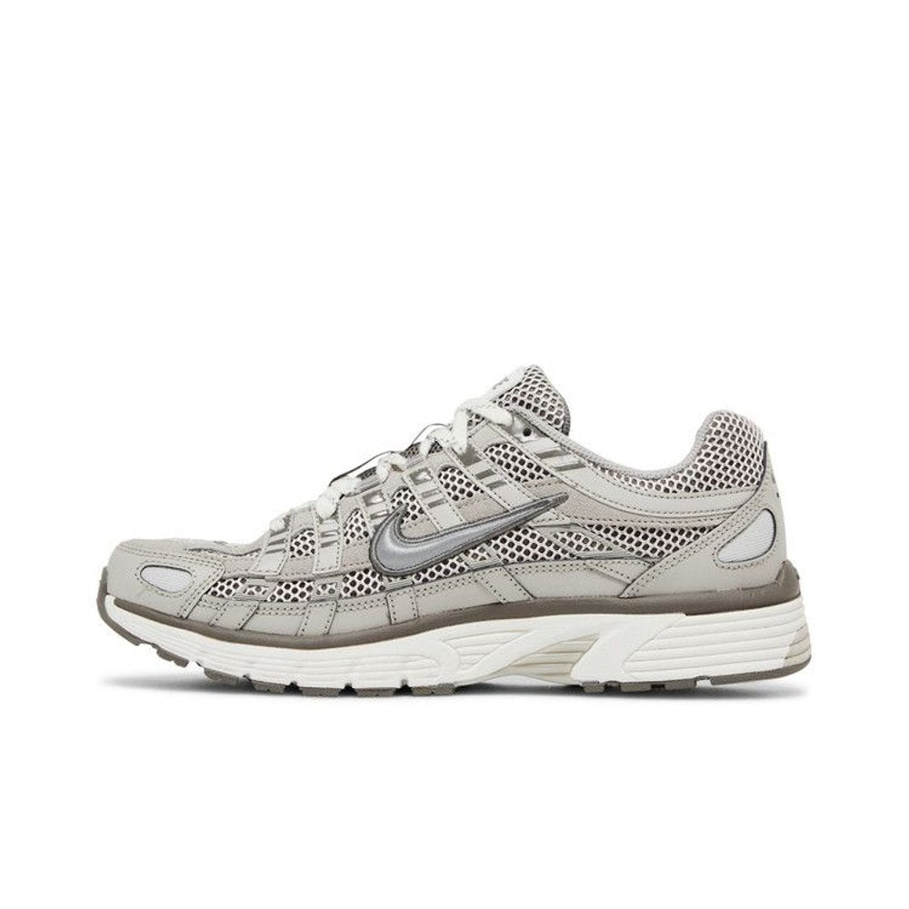 Nike P-6000 Light Iron Ore – hlavní pohled | Purekickz
