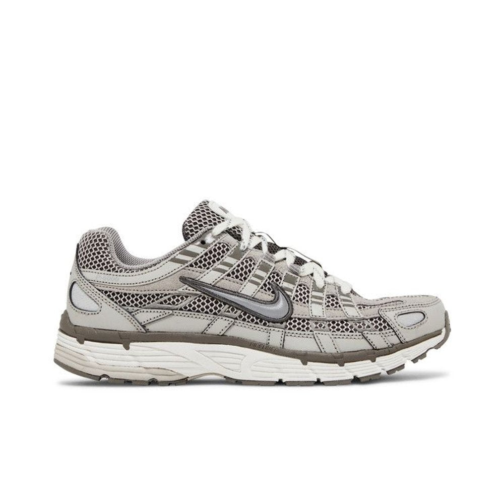 Nike P-6000 Light Iron Ore – boční pohled | Purekickz