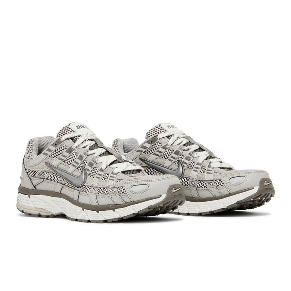 Nike P-6000 Light Iron Ore – lifestyle foto | Purekickz