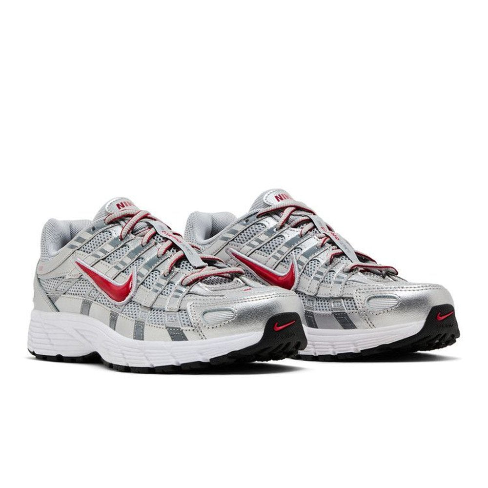 Nike P-6000 Metalic Silver Cool Red (GS) – lifestyle foto | Purekickz