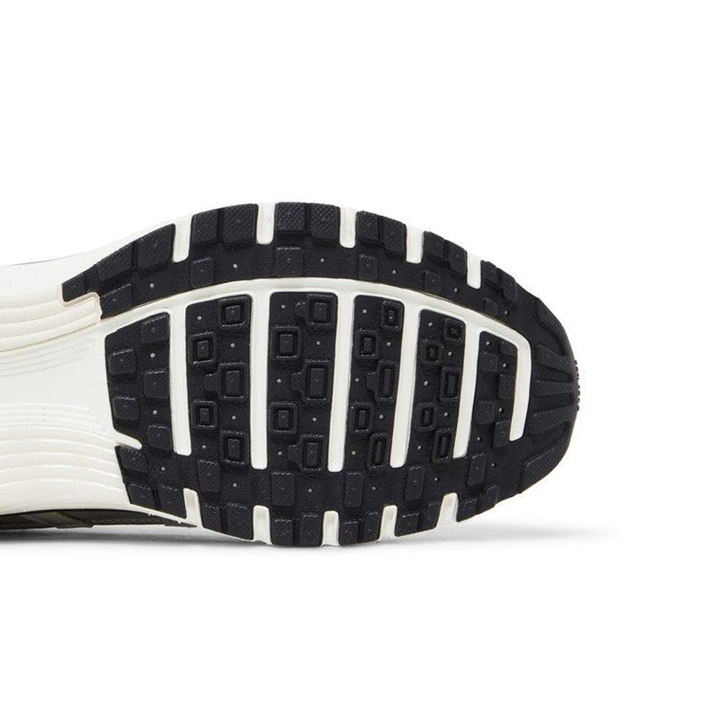 Nike P-6000 Metallic Silver – pohled shora | Purekickz