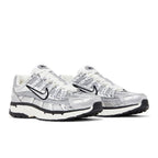 Nike P-6000 Metallic Silver – lifestyle foto | Purekickz