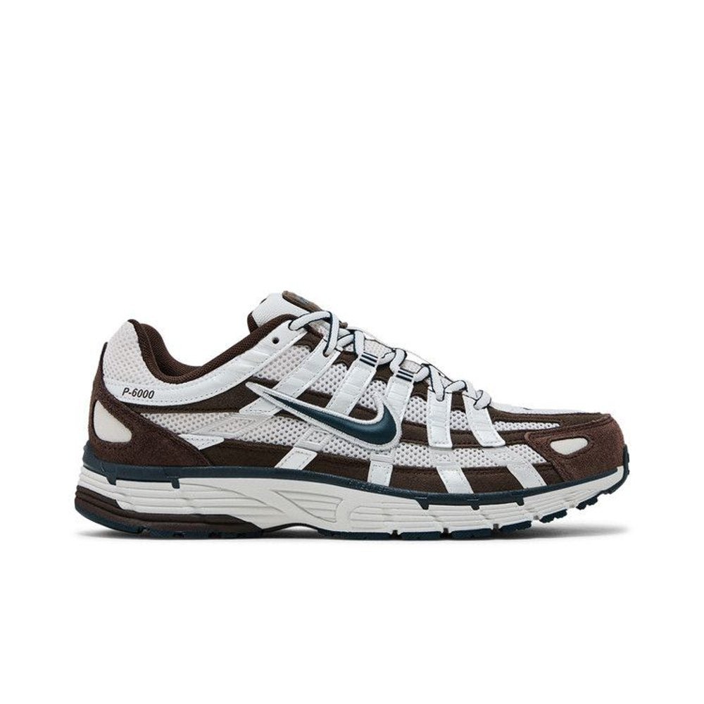 Nike P-6000 Phantom Baroque Brown Metallic Summit White Armory Navy (W) – boční pohled | Purekickz