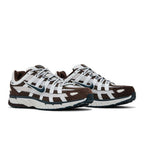 Nike P-6000 Phantom Baroque Brown Metallic Summit White Armory Navy (W) – lifestyle foto | Purekickz