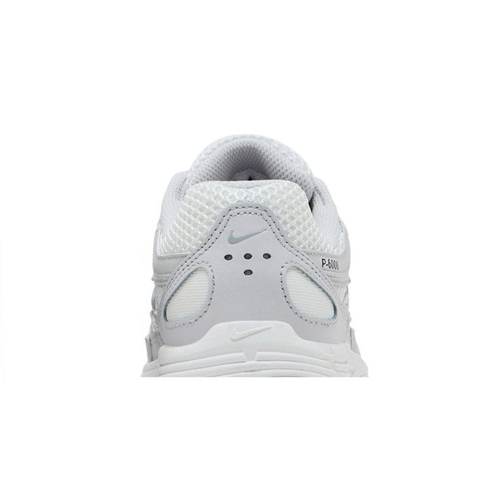 Nike P-6000 SE Summit White Vast Grey Wolf Grey (W) – detail materiálu | Purekickz